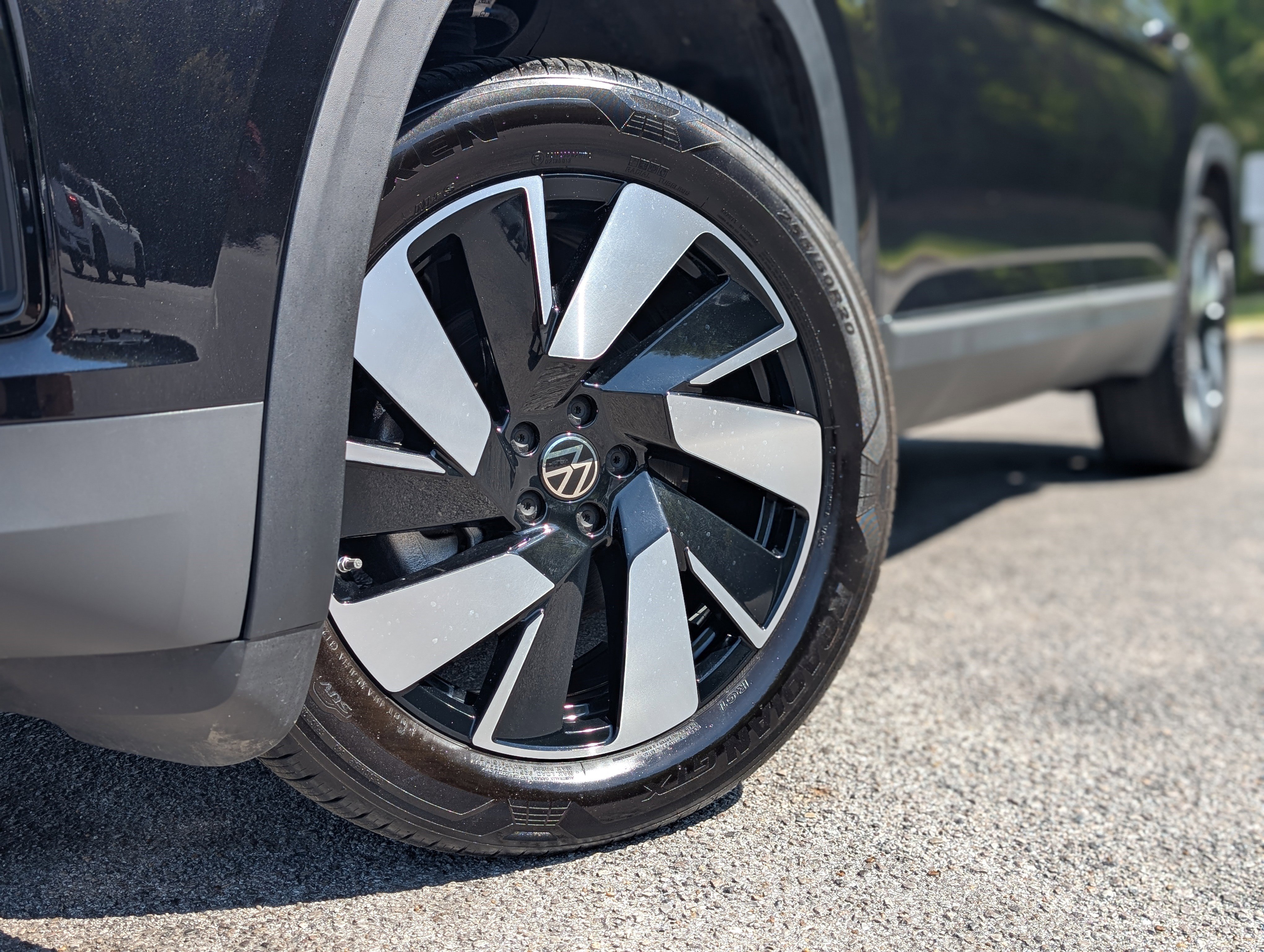 Used 2025 Volkswagen Atlas Cross Sport SEL image 36