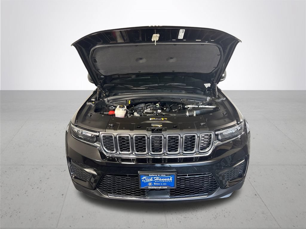Certified 2025 Jeep Grand Cherokee Laredo w/ MOPAR Finishing Package AWD/4WD image 22