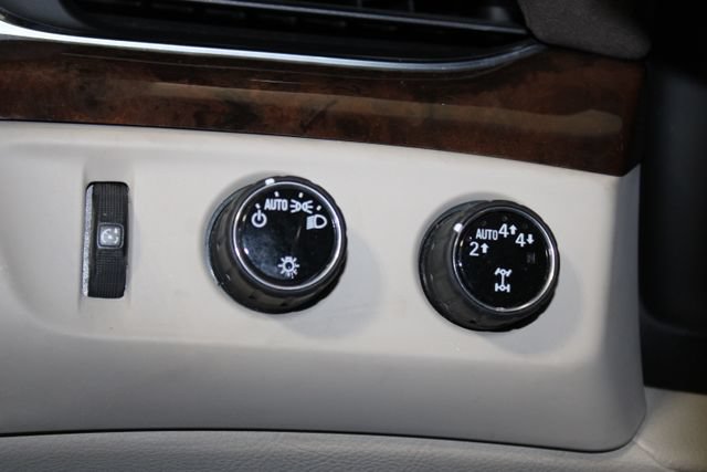 Used 2017 Cadillac Escalade Luxury AWD/4WD image 26
