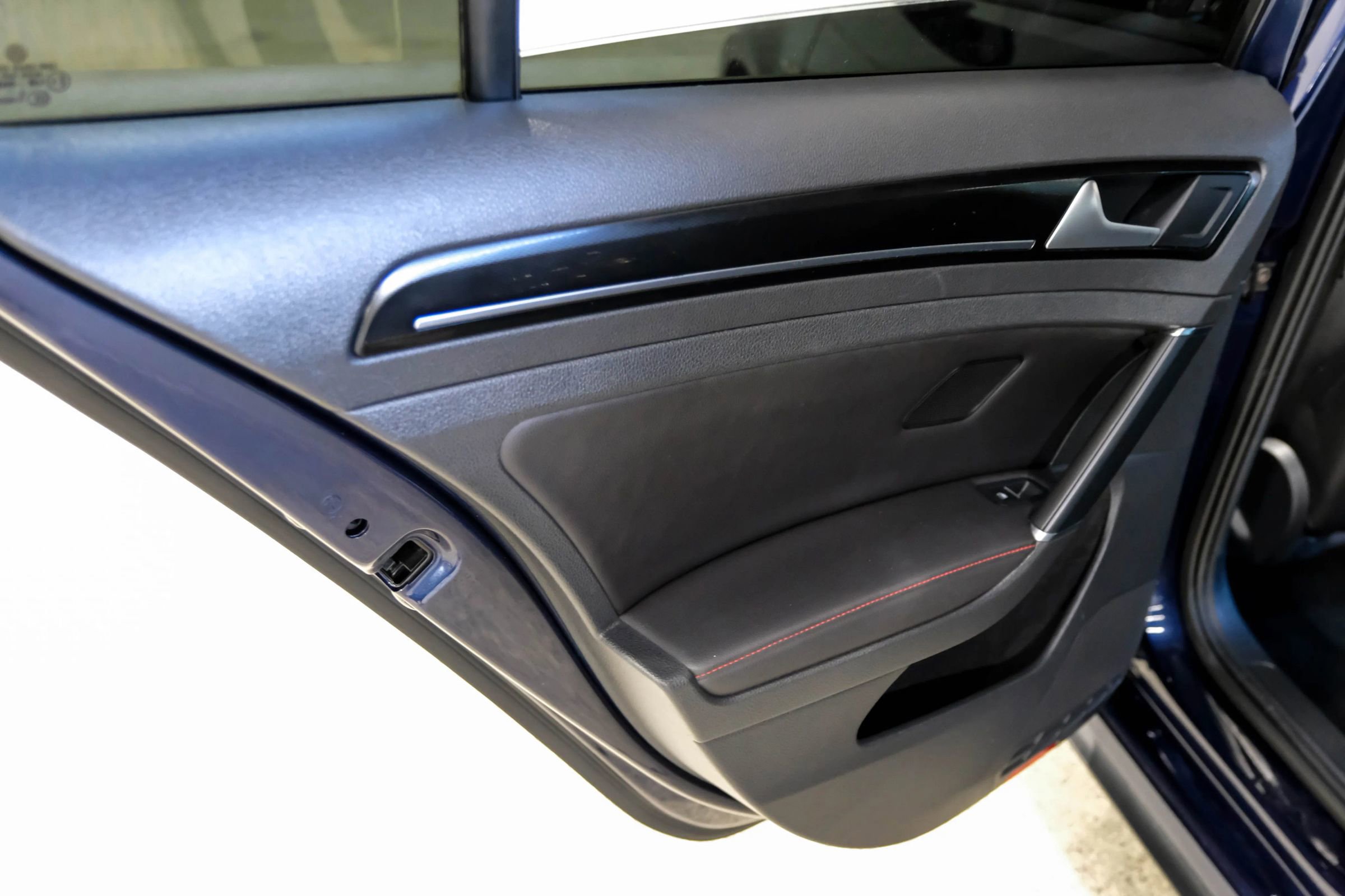 Used 2015 Volkswagen GTI SE FWD image 53