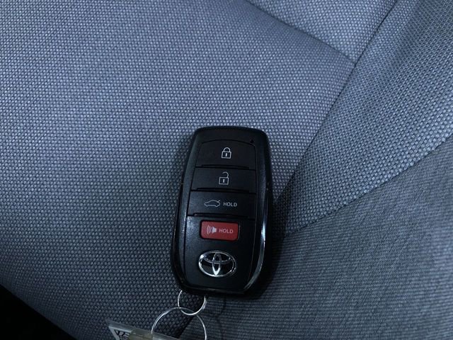 Used 2025 Toyota Camry SE image 31