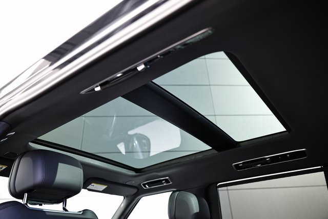 New 2025 Land Rover Range Rover Long Wheelbase SE image 18