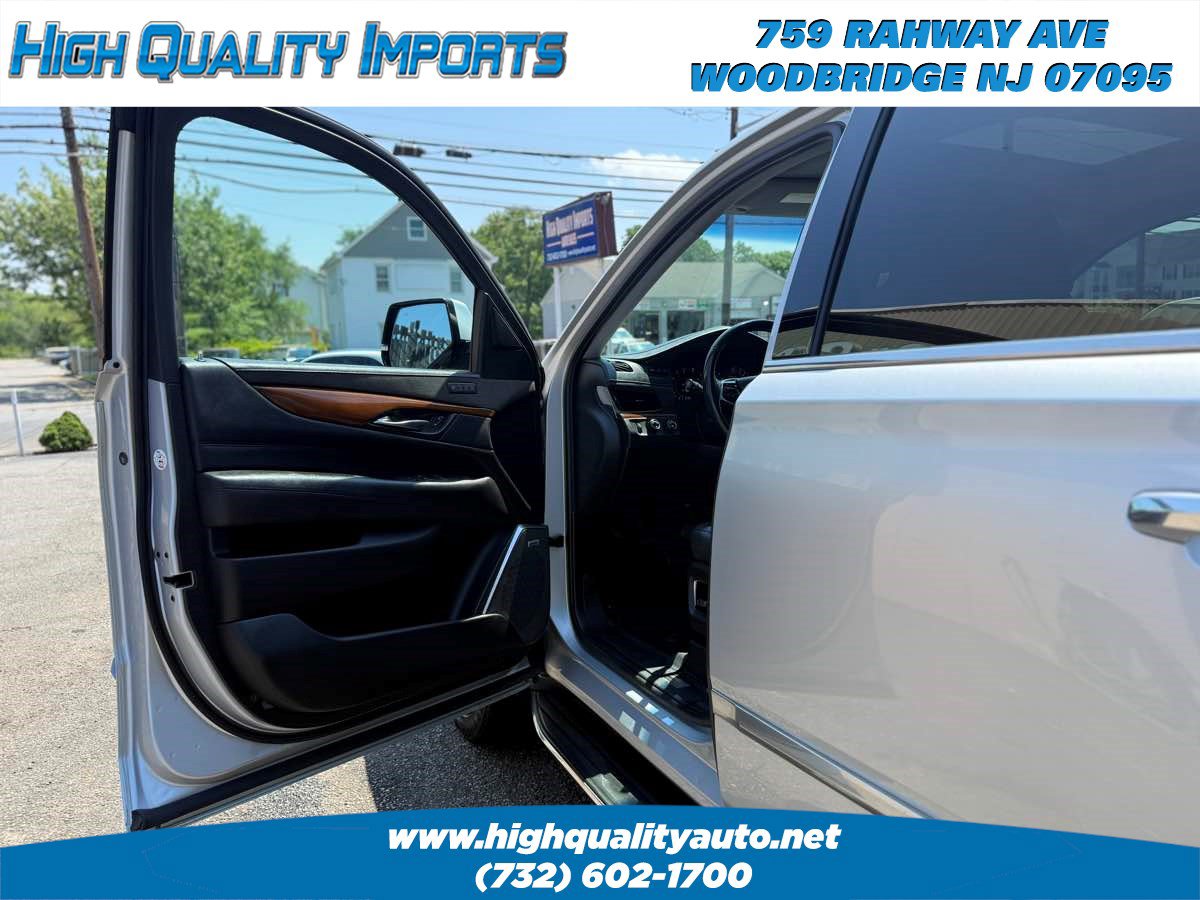 Used 2018 Cadillac Escalade Luxury AWD/4WD image 12