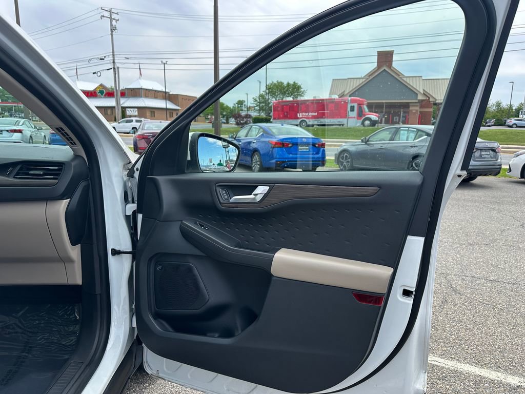 Used 2020 Ford Escape Titanium AWD/4WD image 15