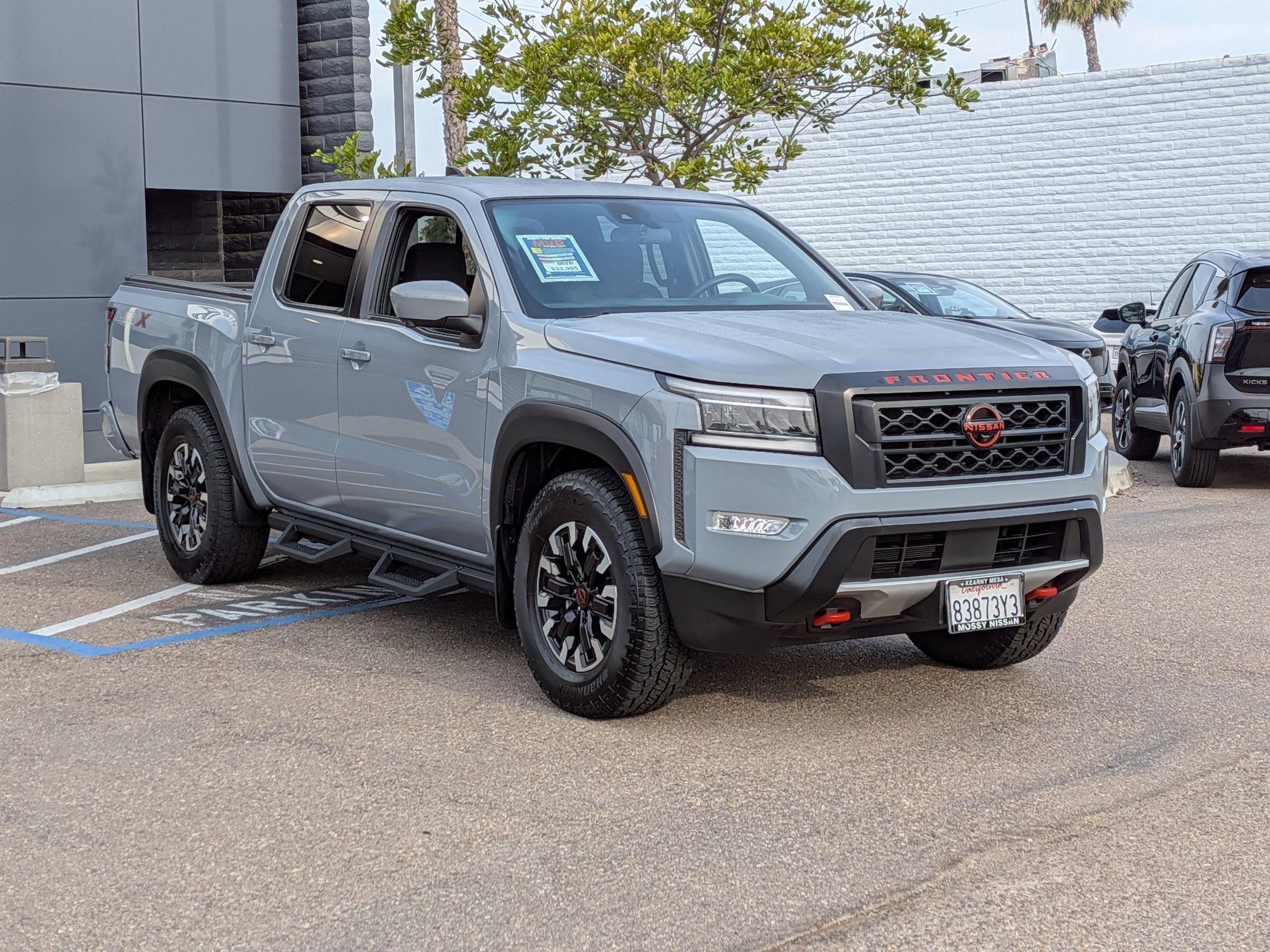 Used 2024 Nissan Frontier Pro-X w/ Pro Convenience Package image 2
