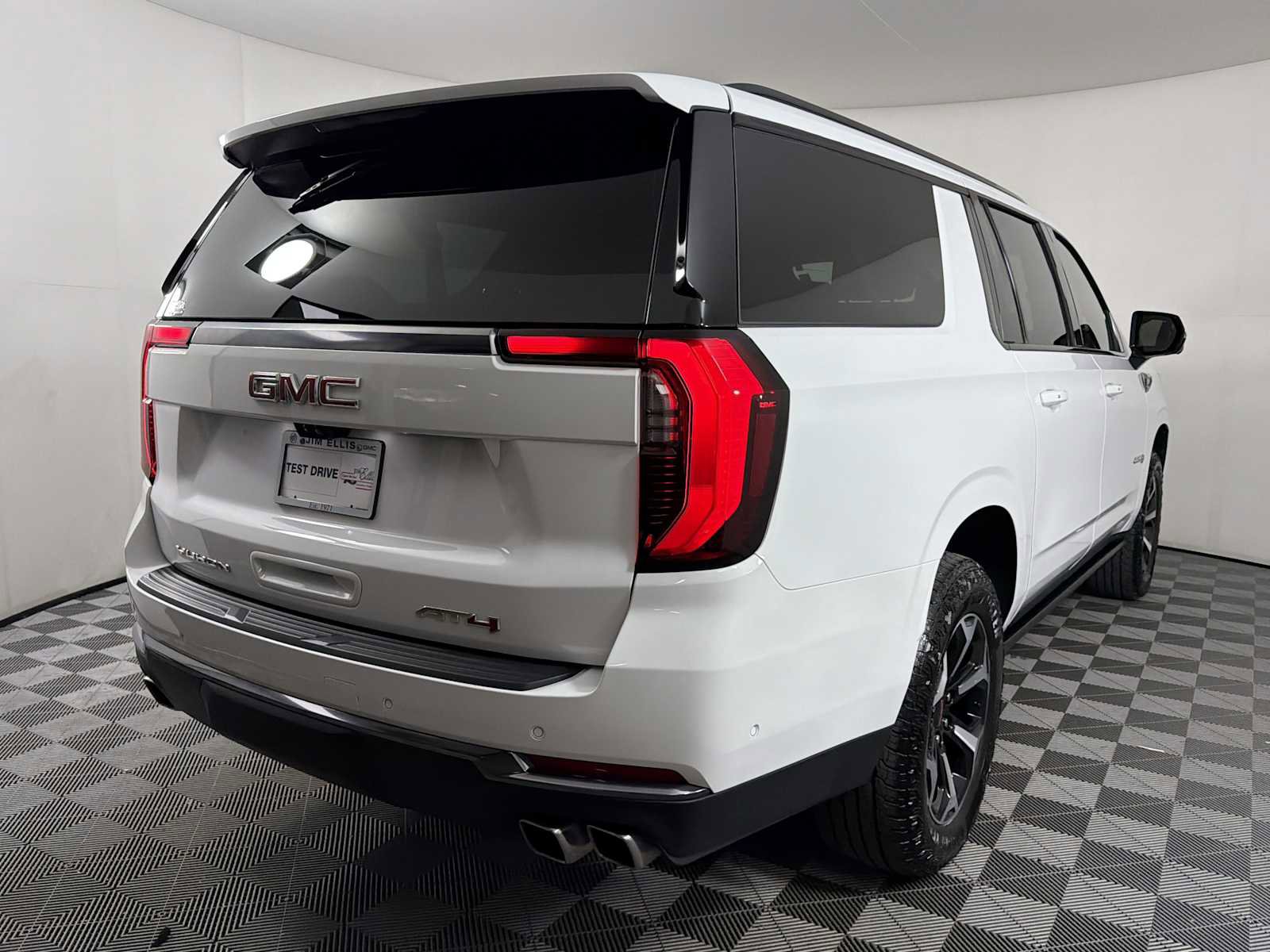 Certified 2025 GMC Yukon XL AT4 w/ AT4 Premium Plus Package image 6