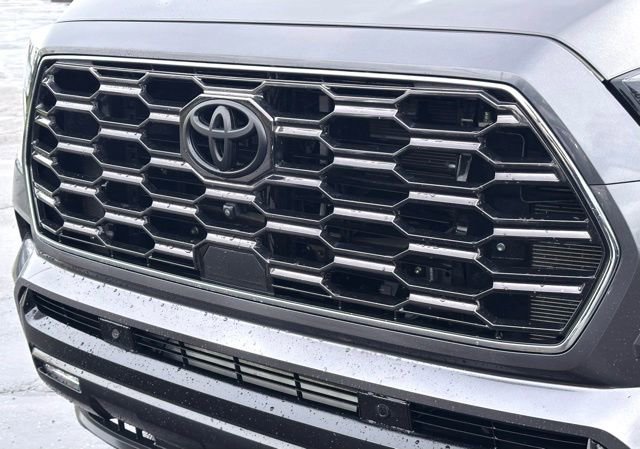 Used 2024 Toyota Sequoia Platinum image 4