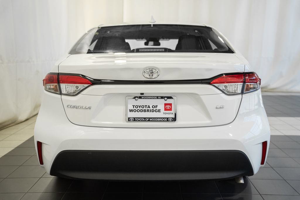 Used 2025 Toyota Corolla LE FWD image 5