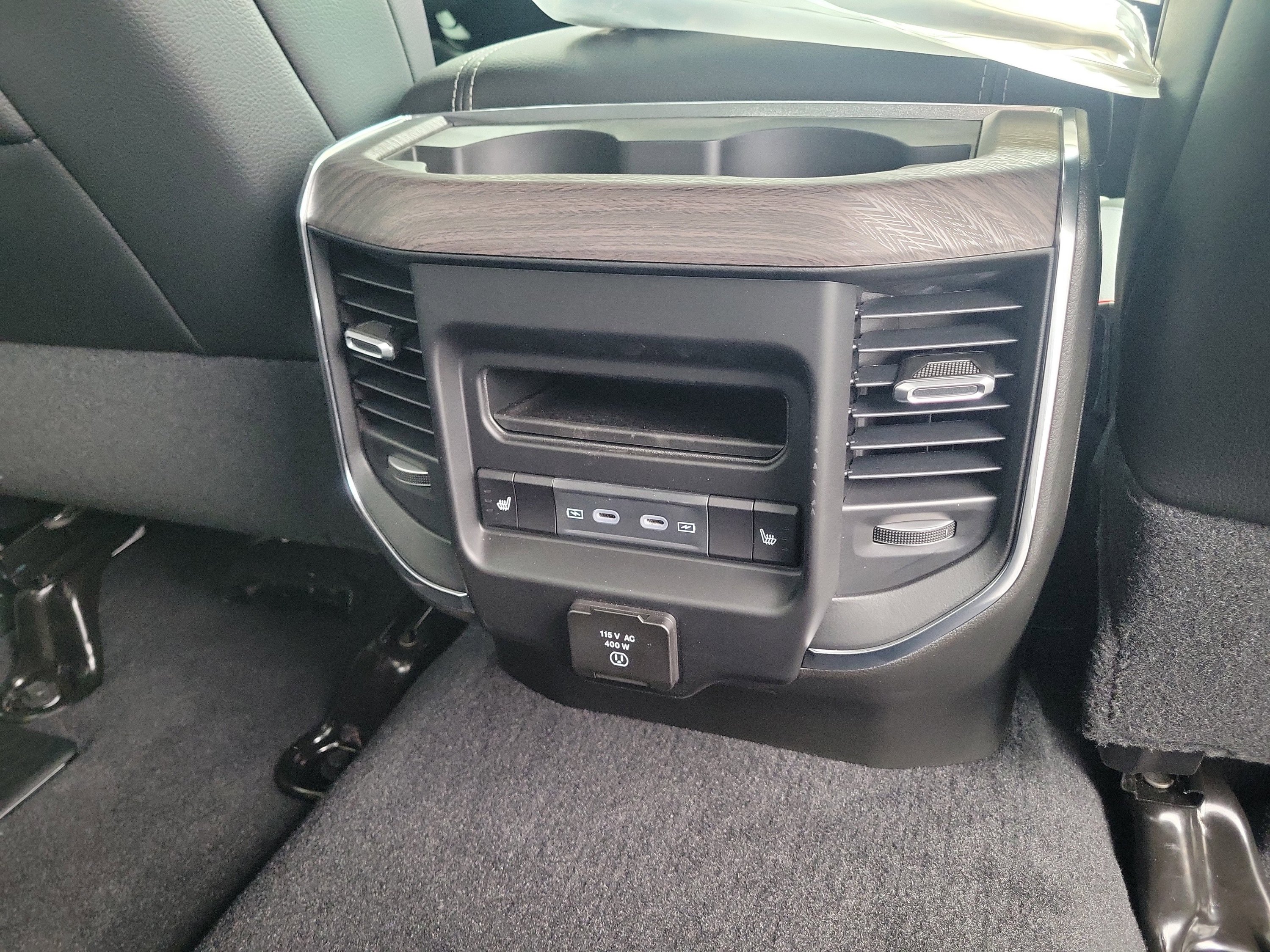 New 2026 RAM 2500 Laramie AWD/4WD image 15