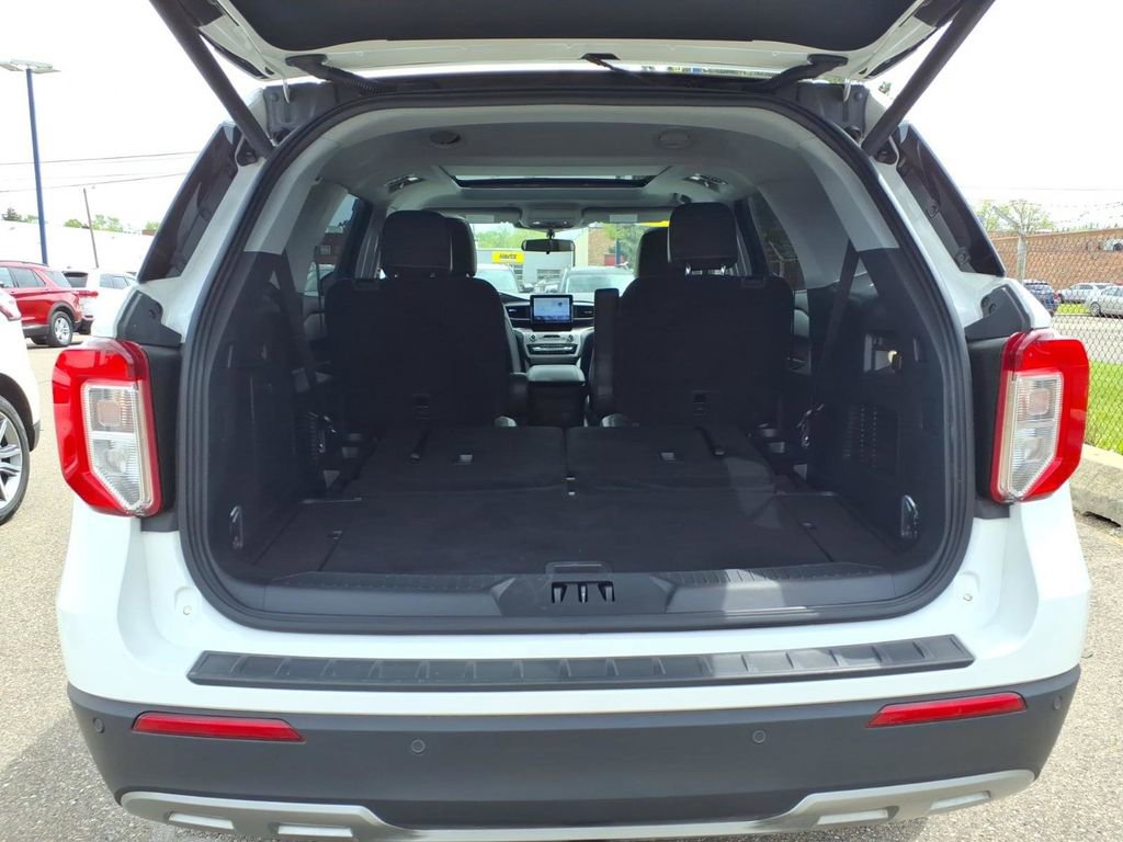 Used 2024 Ford Explorer XLT w/ Equipment Group 202A AWD/4WD image 10