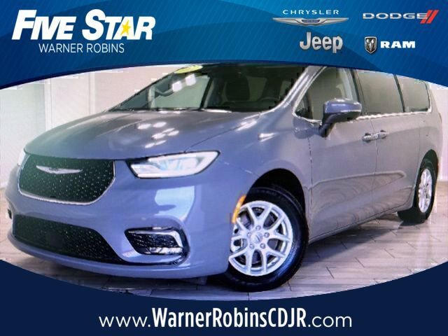 Used 2023 Chrysler Pacifica Limited image 1