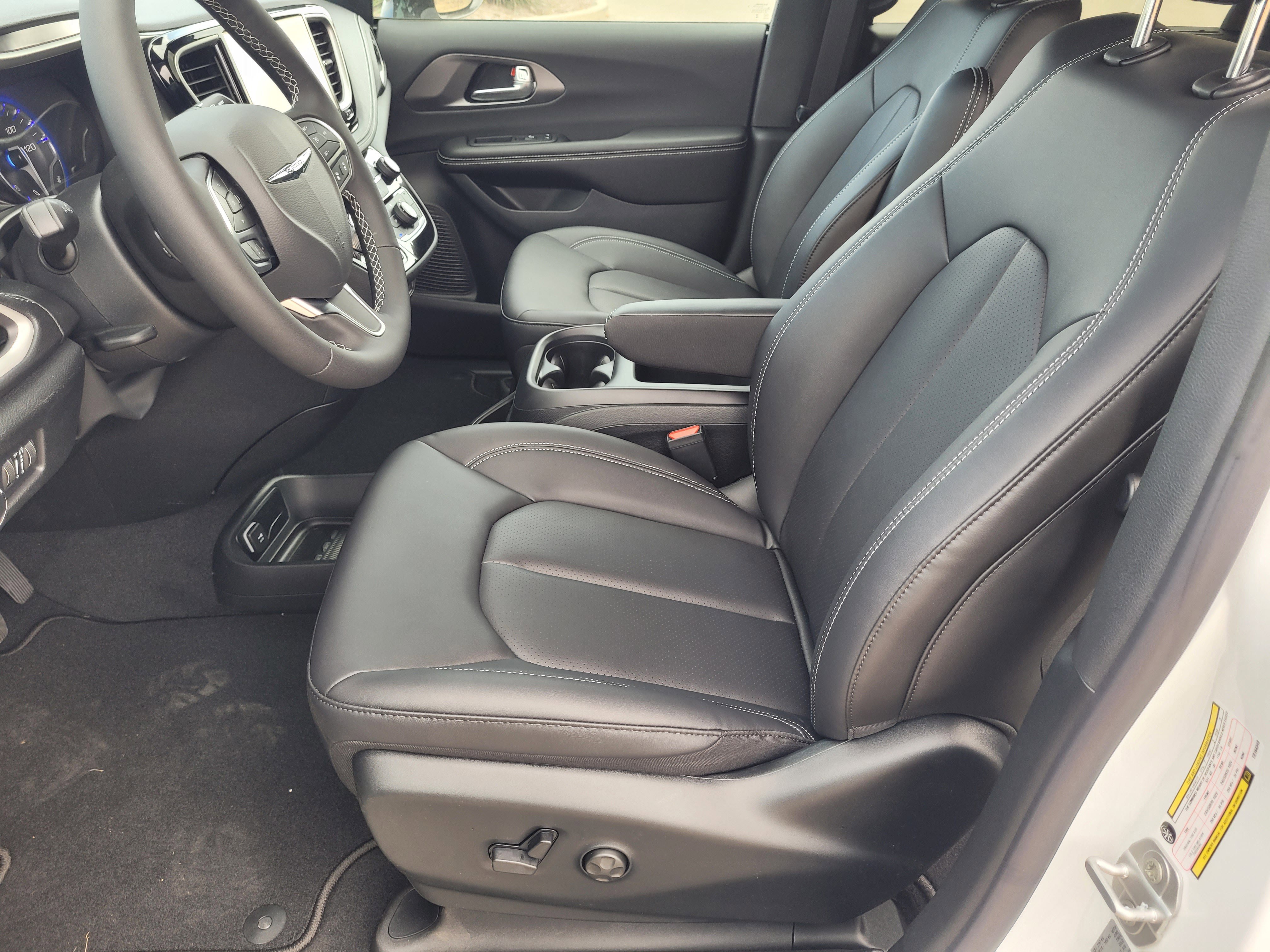 New 2026 Chrysler Pacifica Select image 8