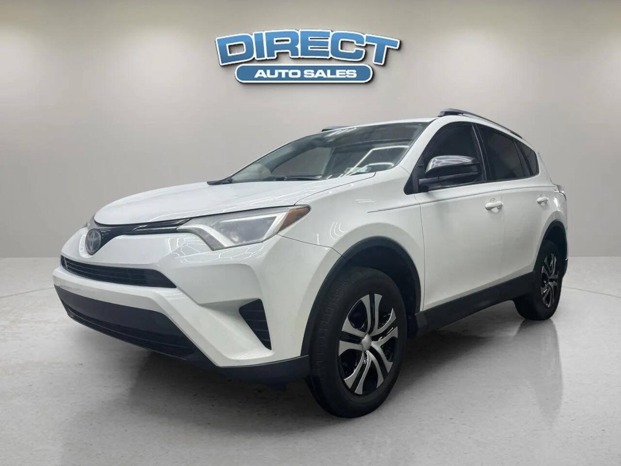 Used 2018 Toyota RAV4 LE FWD image 3