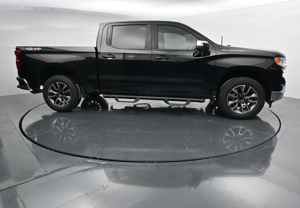 Used 2022 Chevrolet Silverado 1500 LT AWD/4WD image 9