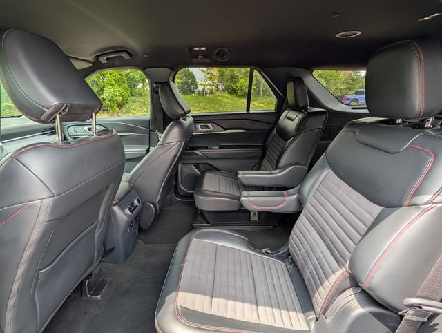Used 2025 Ford Explorer ST-Line AWD/4WD image 36