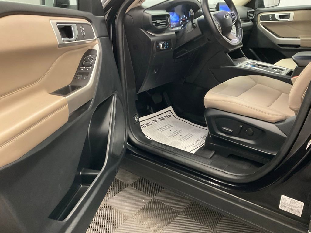 Used 2023 Ford Explorer XLT AWD/4WD image 4