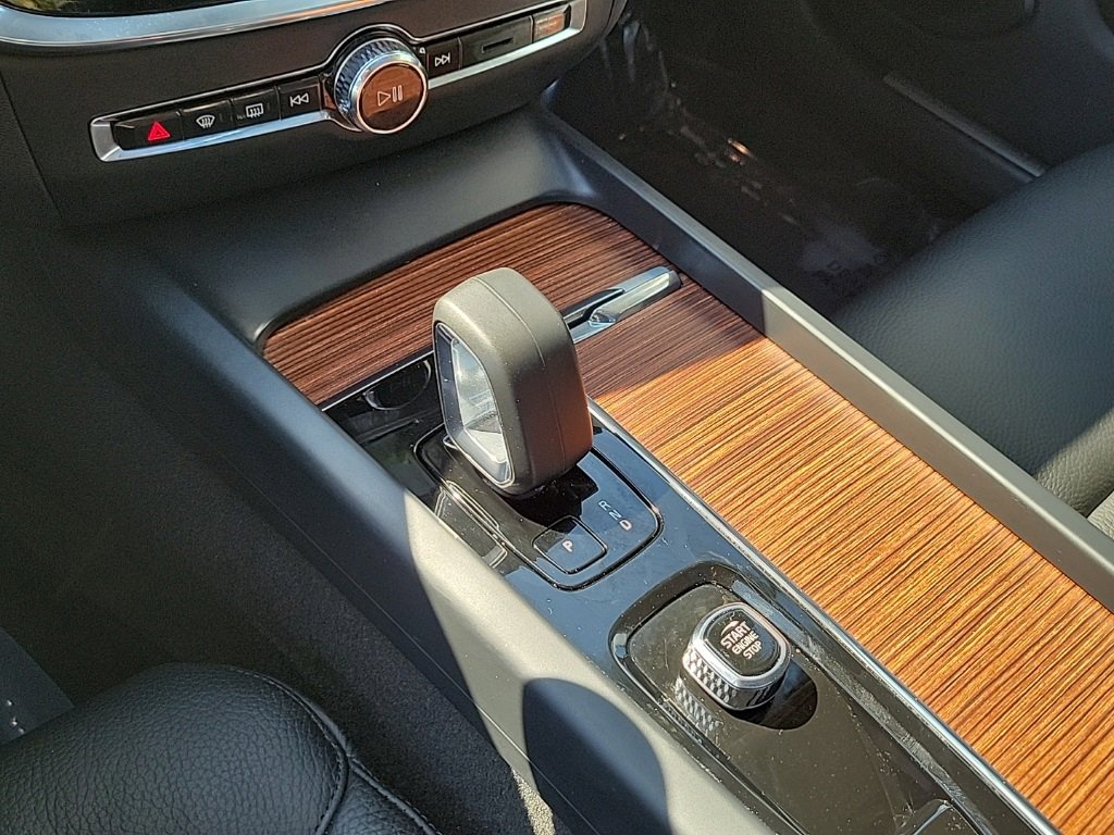 Used 2025 Volvo S60 B5 Plus image 21