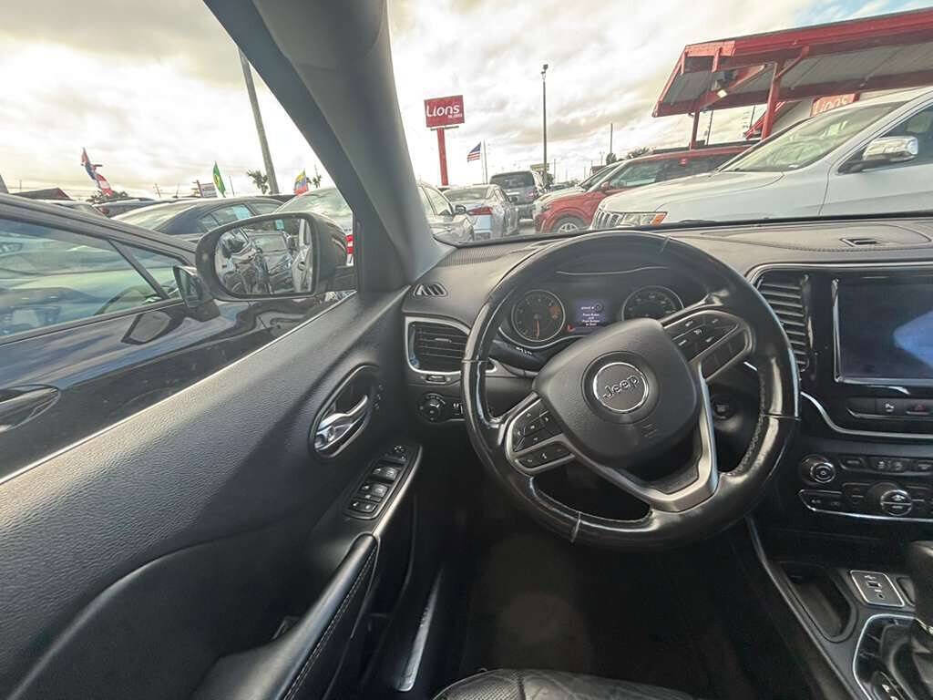 Used 2020 Jeep Cherokee Limited image 2