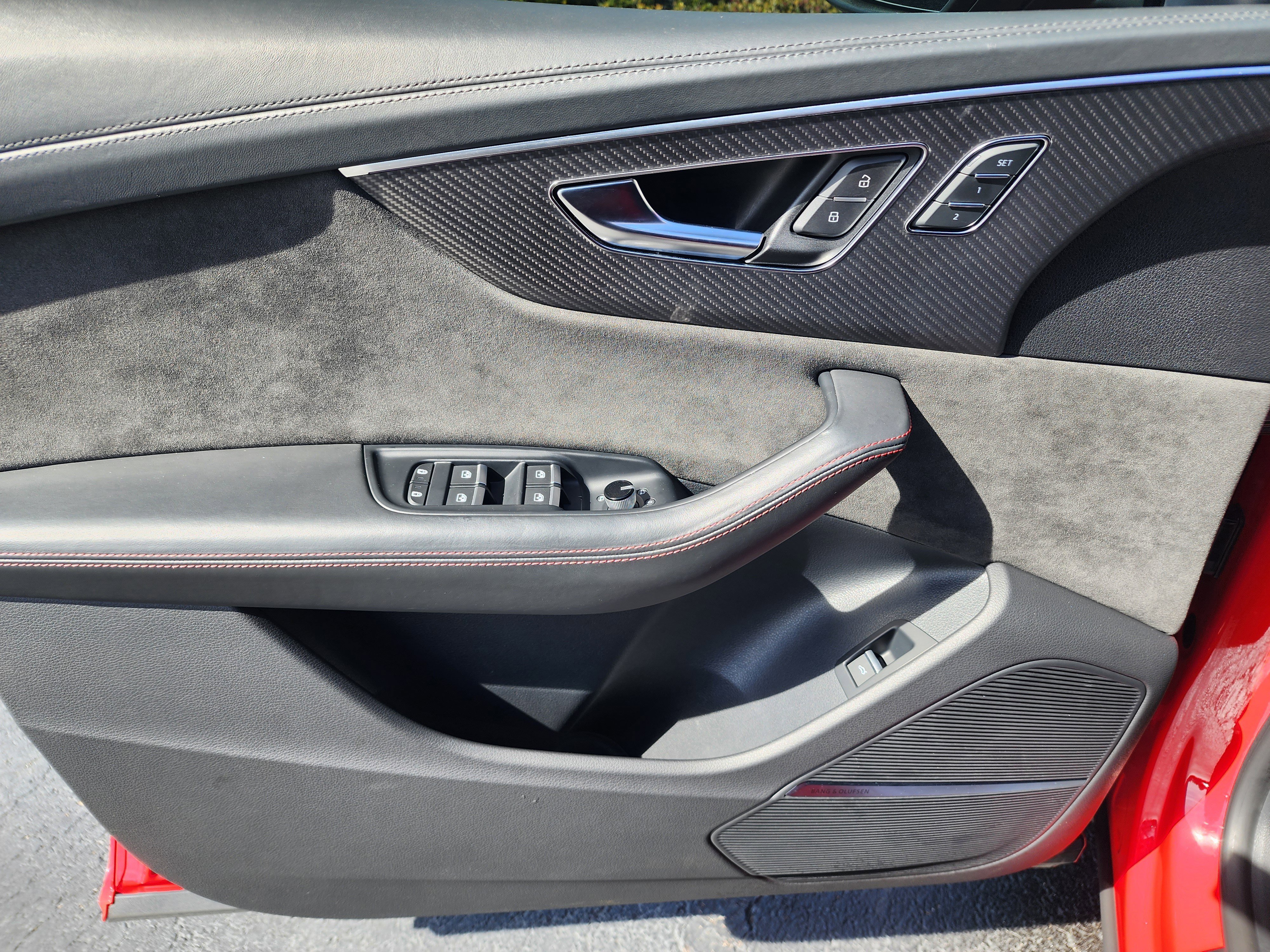 Used 2022 Audi RS Q8 w/ Carbon Optic Package image 23