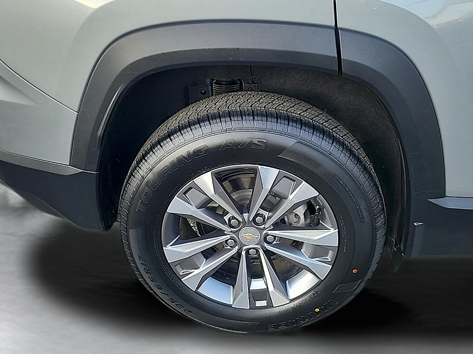 Used 2025 Chevrolet Equinox LT AWD/4WD image 9