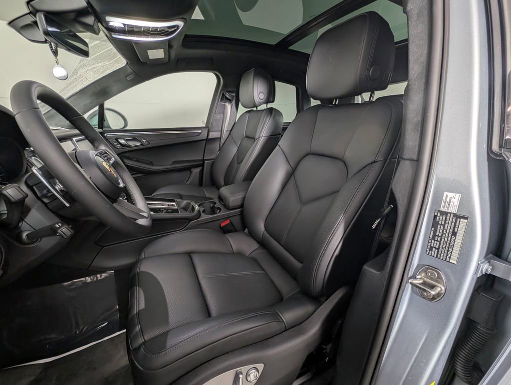 New 2026 Porsche Macan GTS image 5