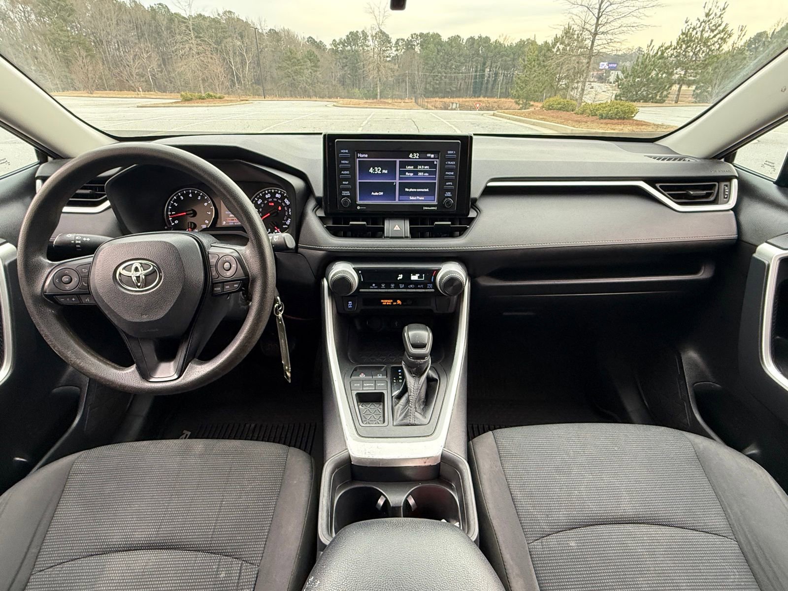 Used 2021 Toyota RAV4 LE image 22