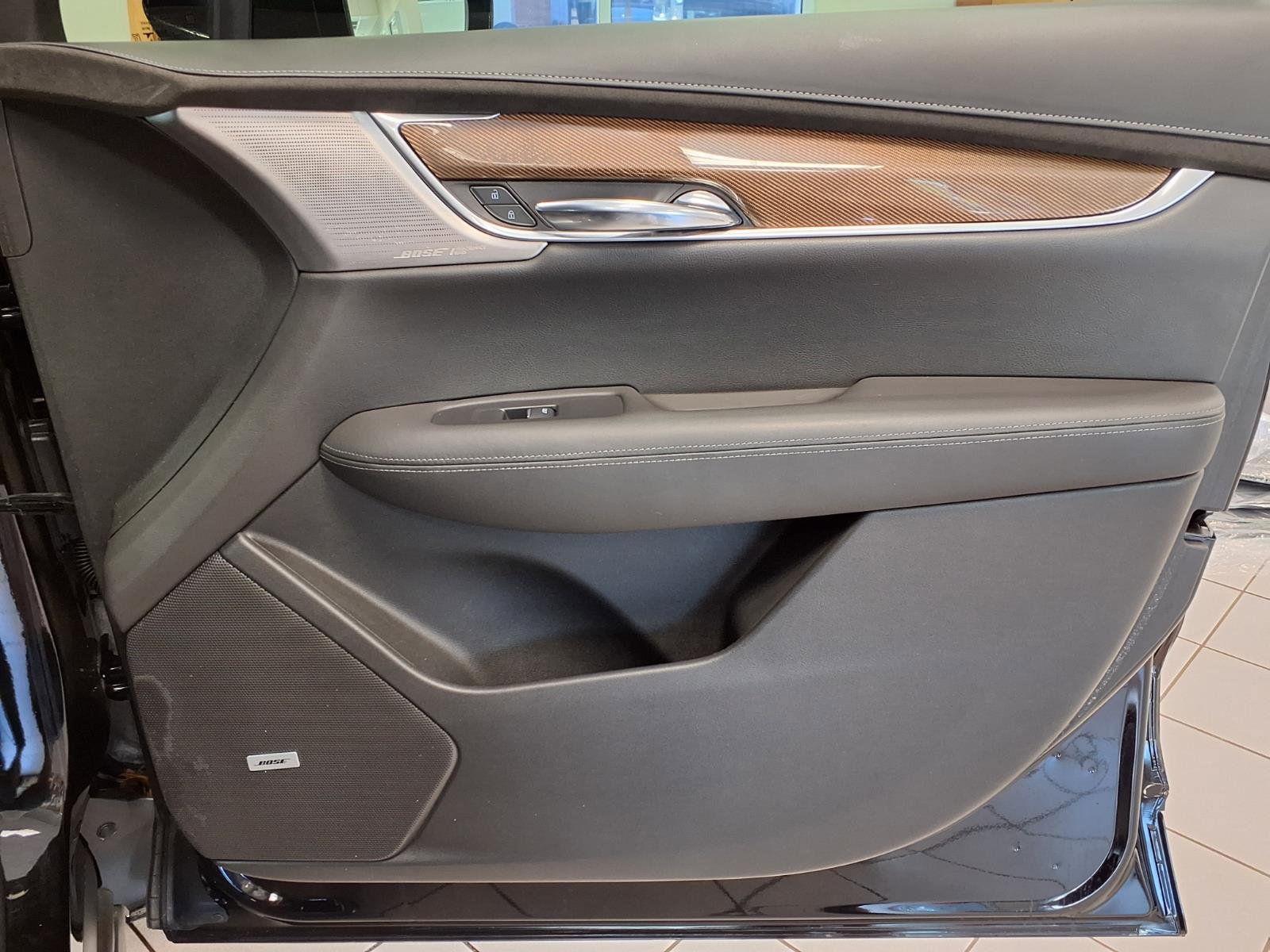 Used 2020 Cadillac XT6 Premium Luxury w/ Platinum Package FWD image 12