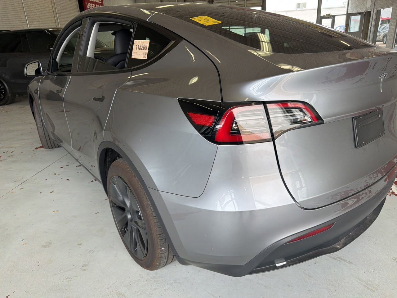 Used 2025 Tesla Model Y Long Range RWD image 8