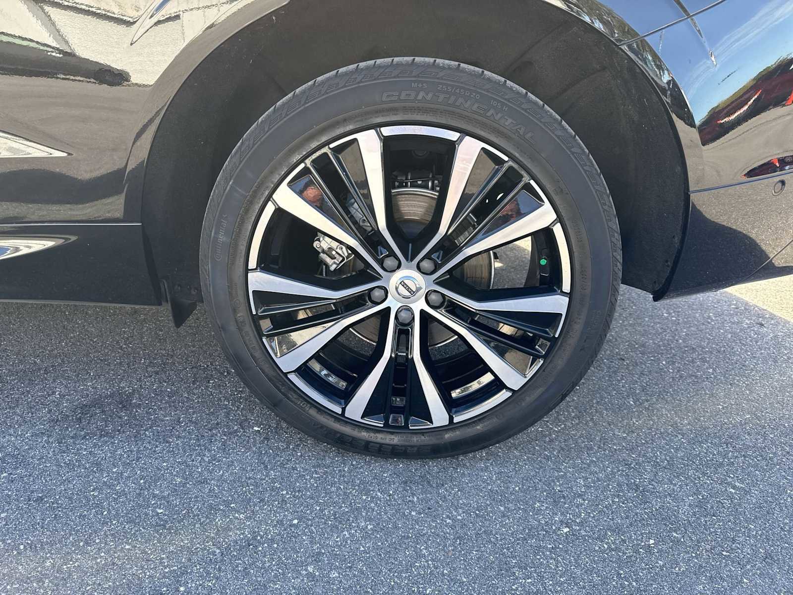 Used 2023 Volvo XC60 B5 Plus w/ Protection Package Premier image 13