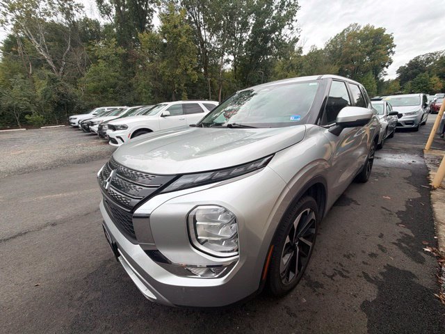 Used 2024 Mitsubishi Outlander SE