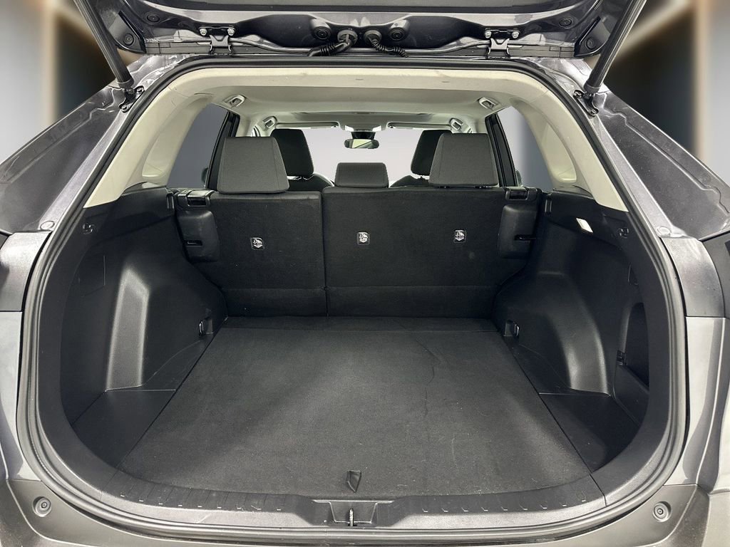 Used 2022 Toyota RAV4 XLE w/ Convenience Package FWD image 13