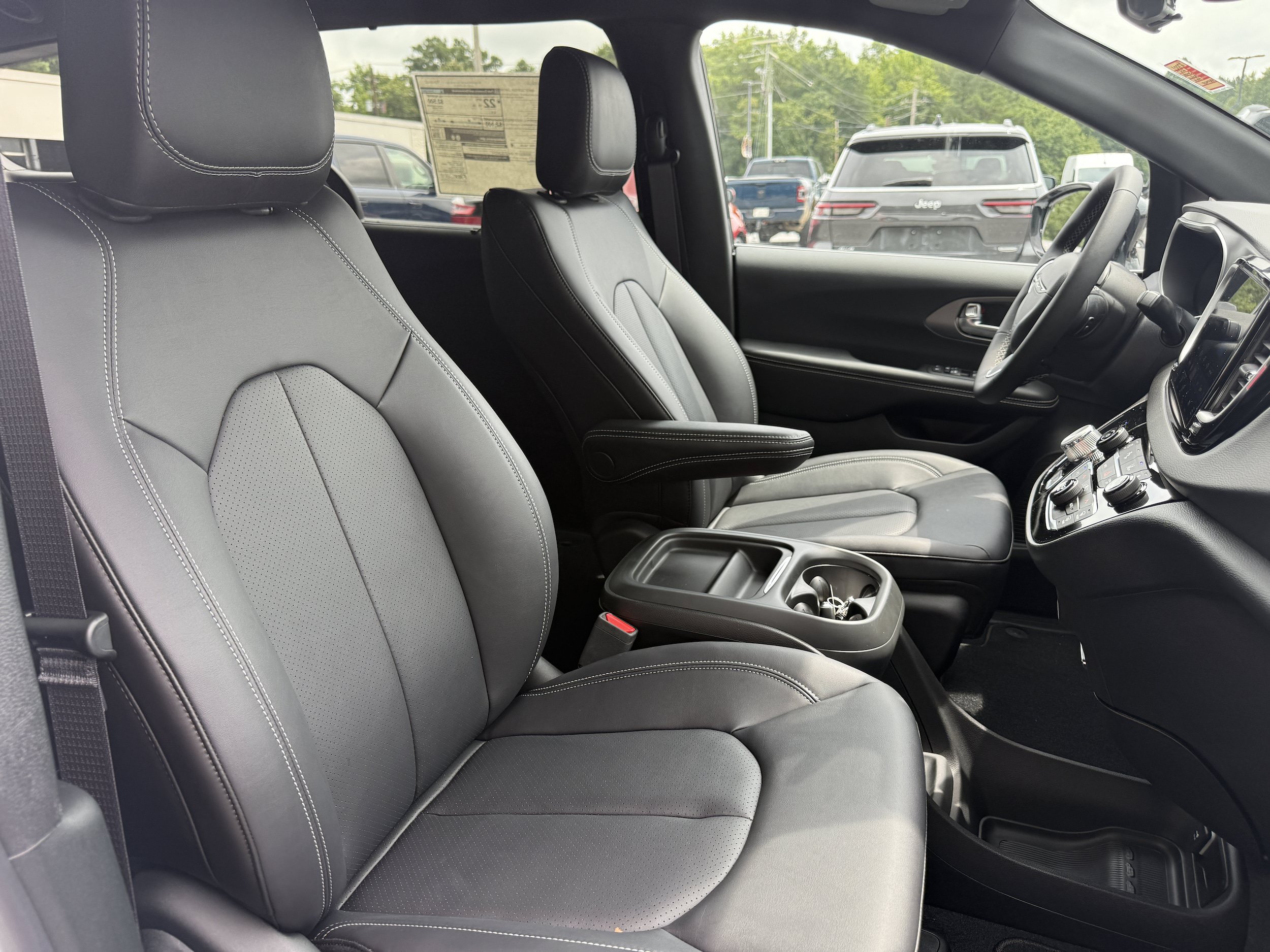 New 2027 Chrysler Pacifica LX FWD image 15