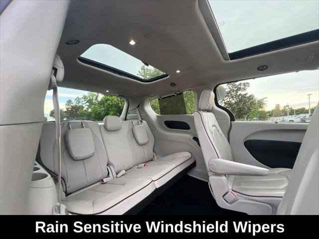 Certified 2020 Chrysler Pacifica Limited w/ Tire & Wheel Group FWD image 24