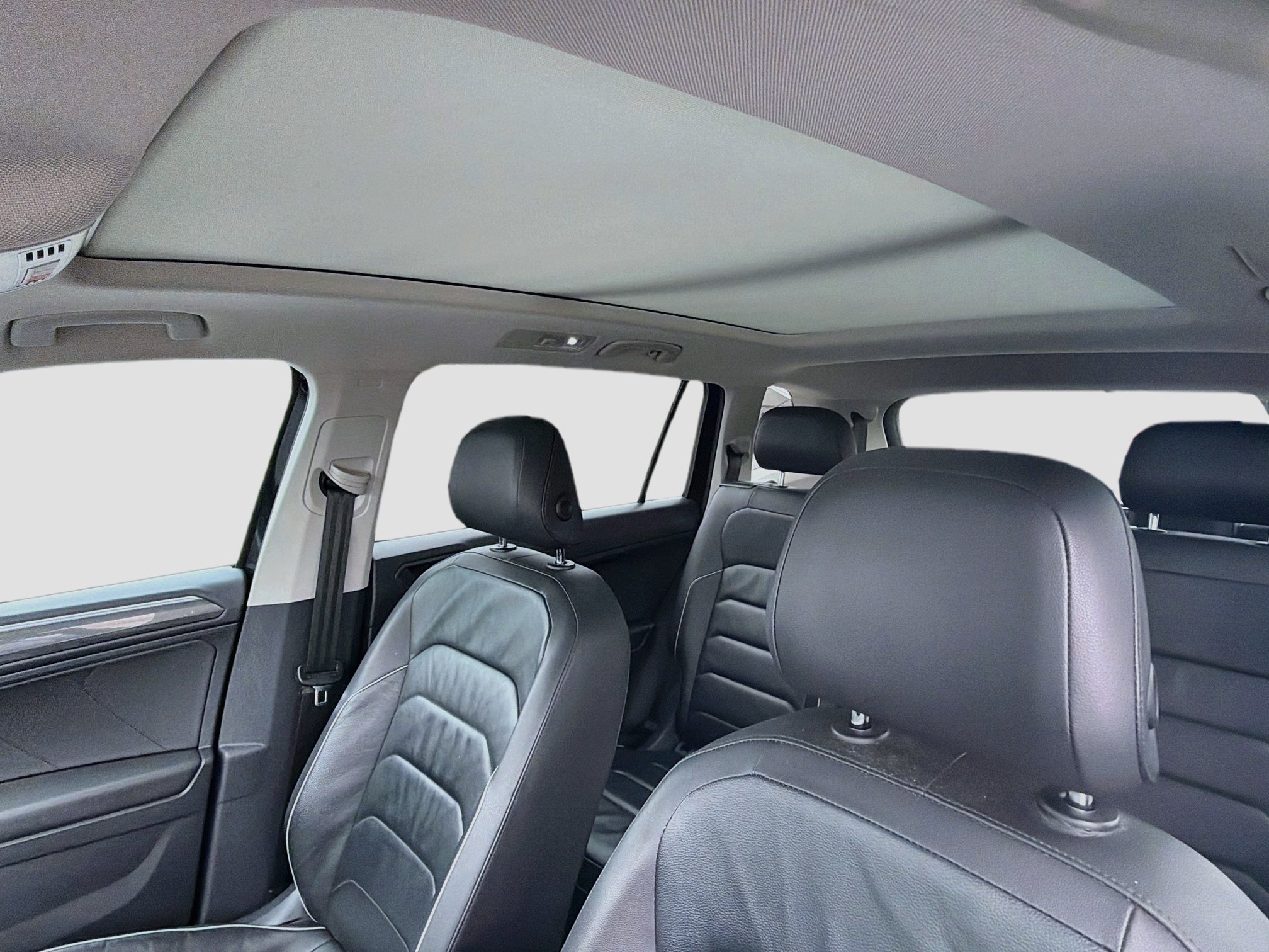 Used 2019 Volkswagen Tiguan SEL Premium w/ 3rd Row Seat Package AWD/4WD image 26