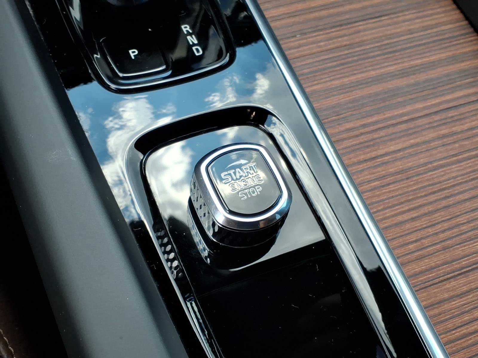 Certified 2024 Volvo XC60 B5 Plus AWD/4WD image 24