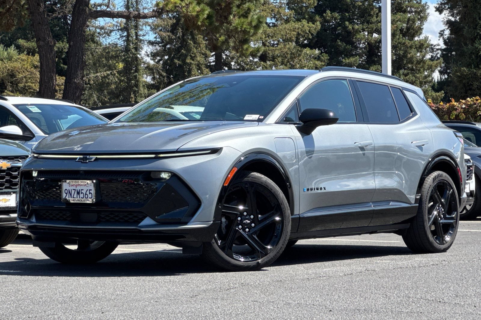 Used 2024 Chevrolet Equinox EV RS FWD image 9