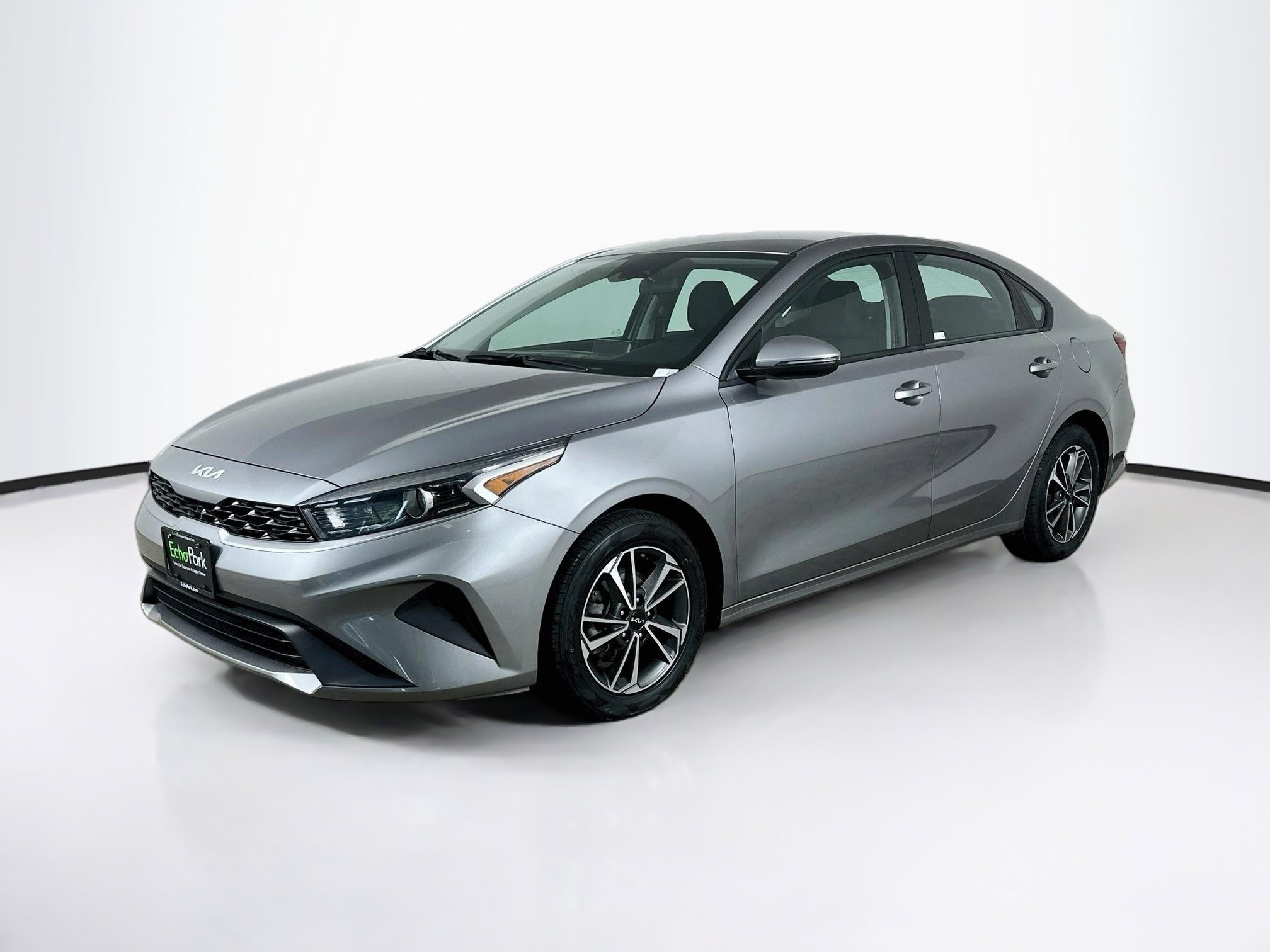 Used 2023 Kia Forte LXS w/ LXS Technology Package FWD image 3