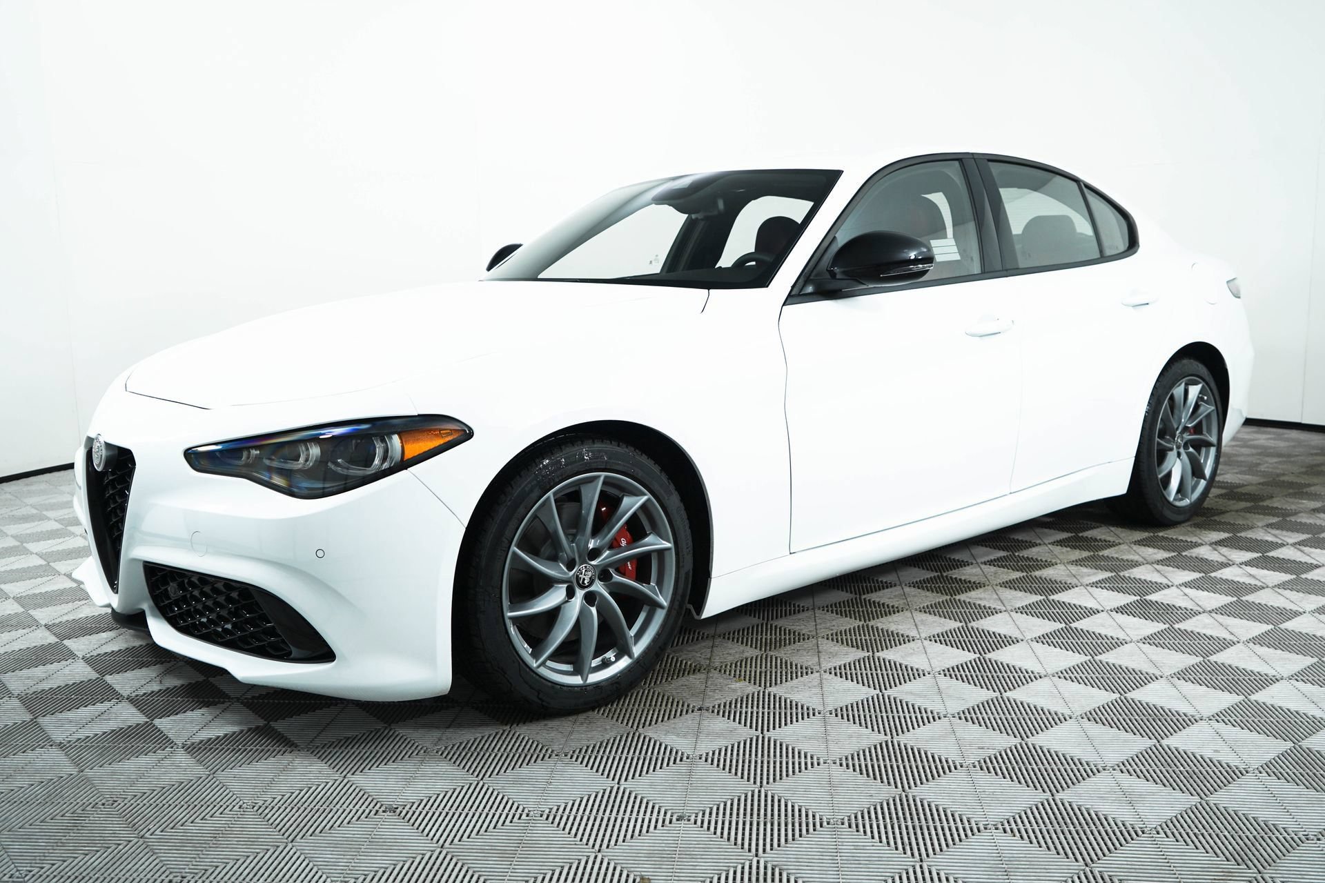 New 2024 Alfa Romeo Giulia Sprint RWD image 3