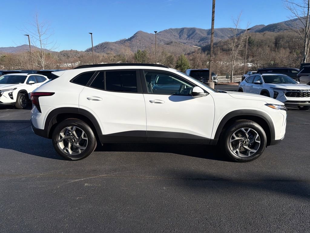 New 2025 Chevrolet Trax LT w/ LT Convenience Package image 2