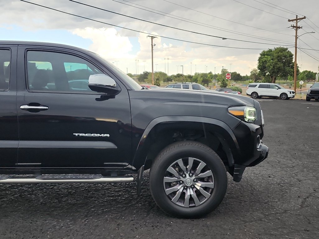 Used 2022 Toyota Tacoma Limited AWD/4WD image 4
