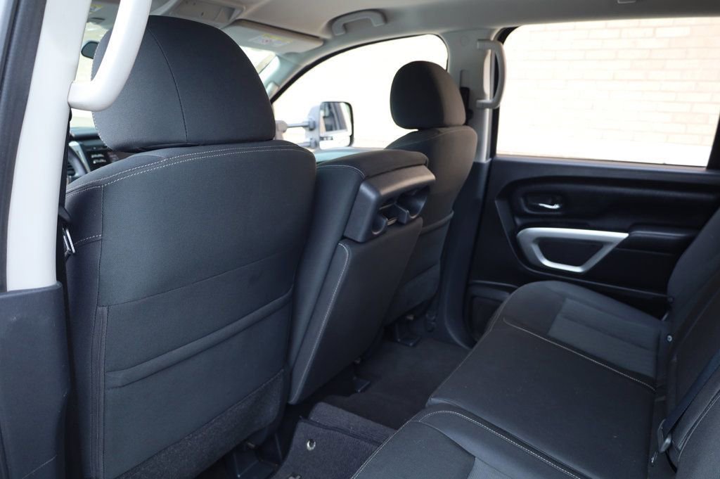 Used 2018 Nissan Titan SV image 18