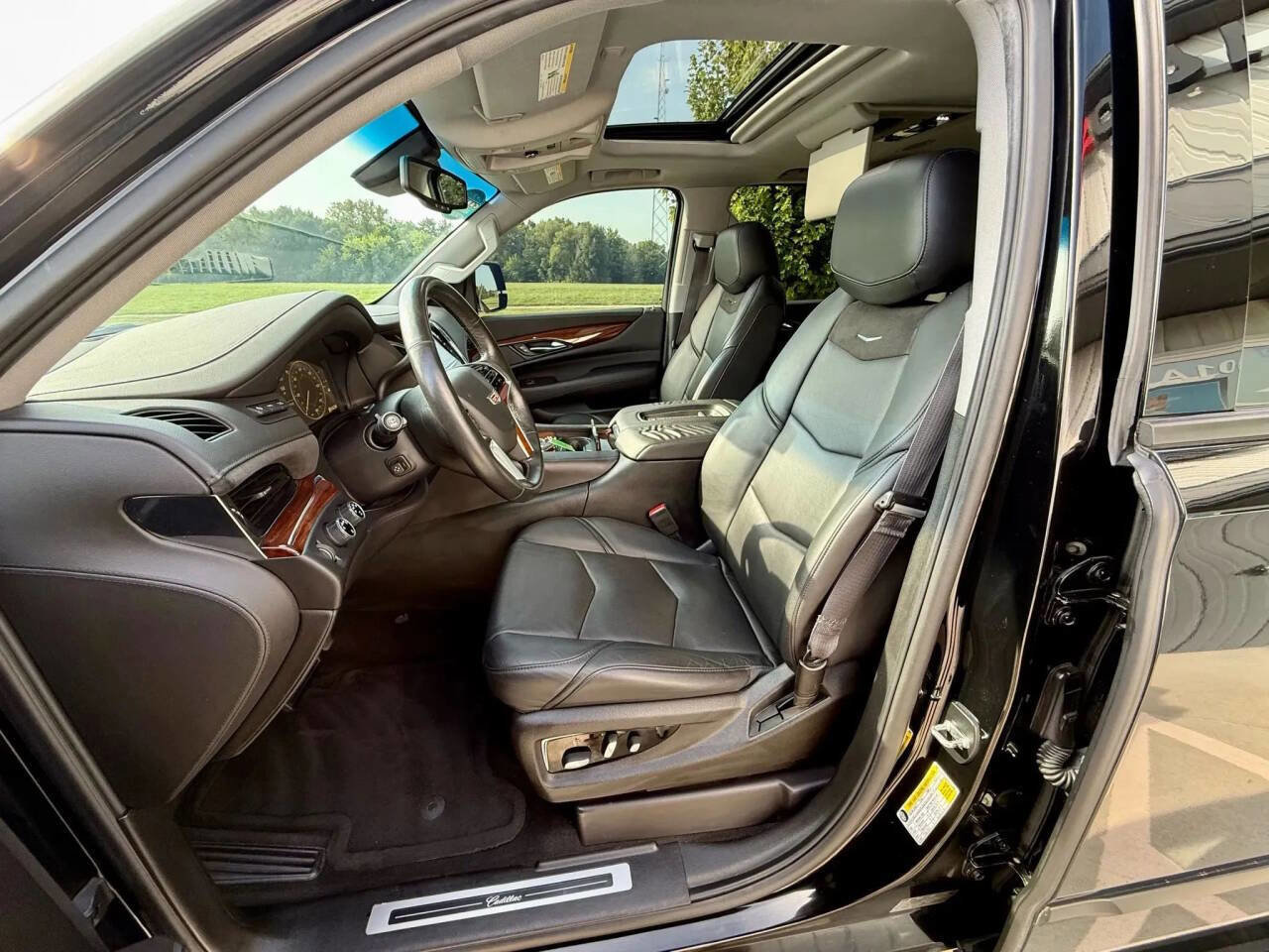 Used 2015 Cadillac Escalade ESV Premium AWD/4WD image 10