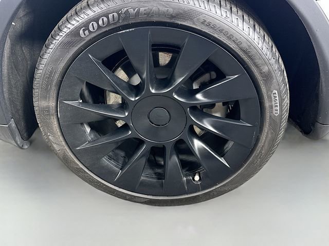 Used 2023 Tesla Model Y Long Range image 27