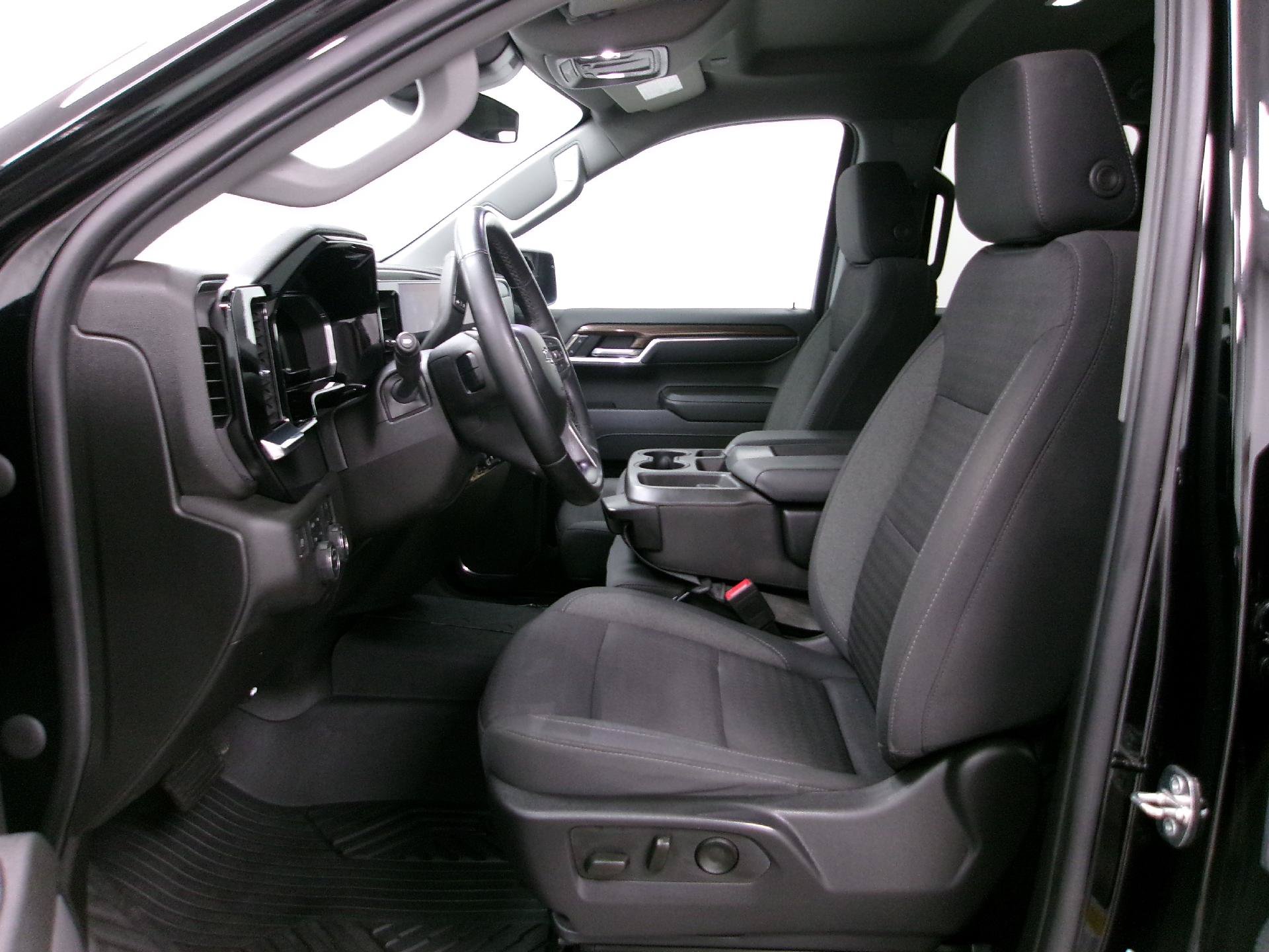 Used 2023 Chevrolet Silverado 1500 RST w/ Z71 Off-Road Package AWD/4WD image 8