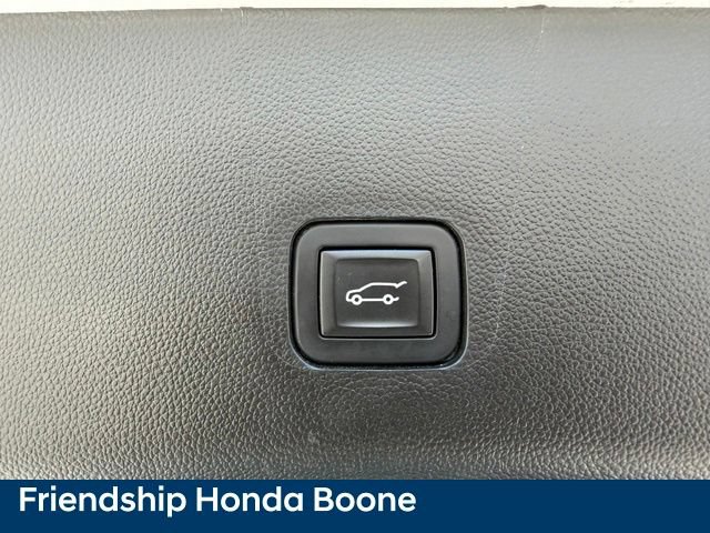 Used 2018 Chevrolet Traverse Premier w/ Driver Confidence II Package FWD image 38