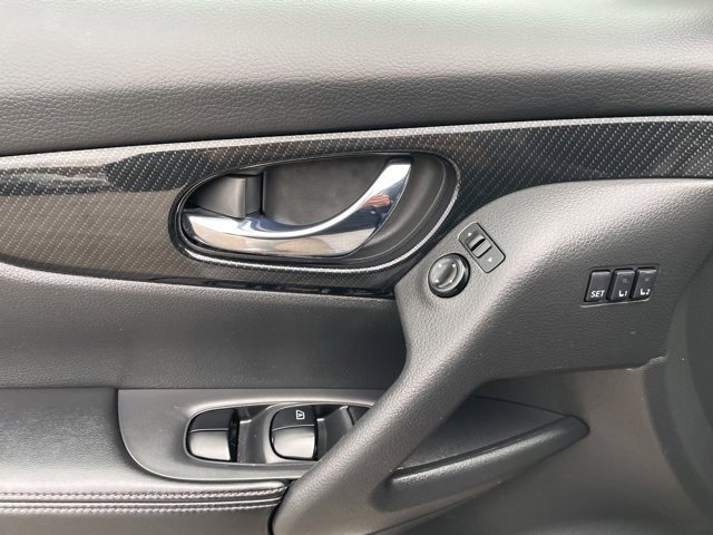 Used 2019 Nissan Rogue SL w/ Premium Package image 8