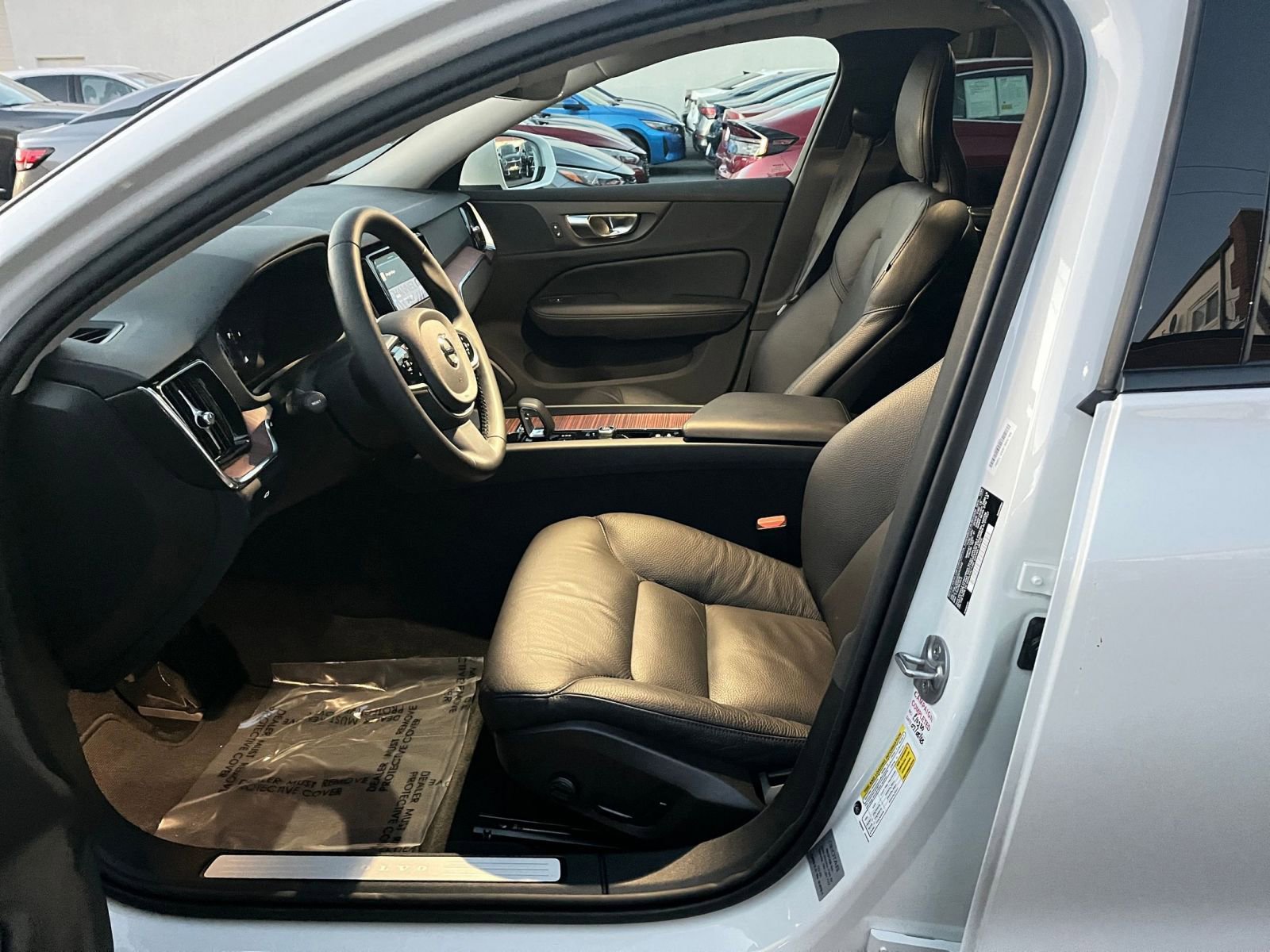 Used 2025 Volvo V60 B5 Cross Country Plus image 25