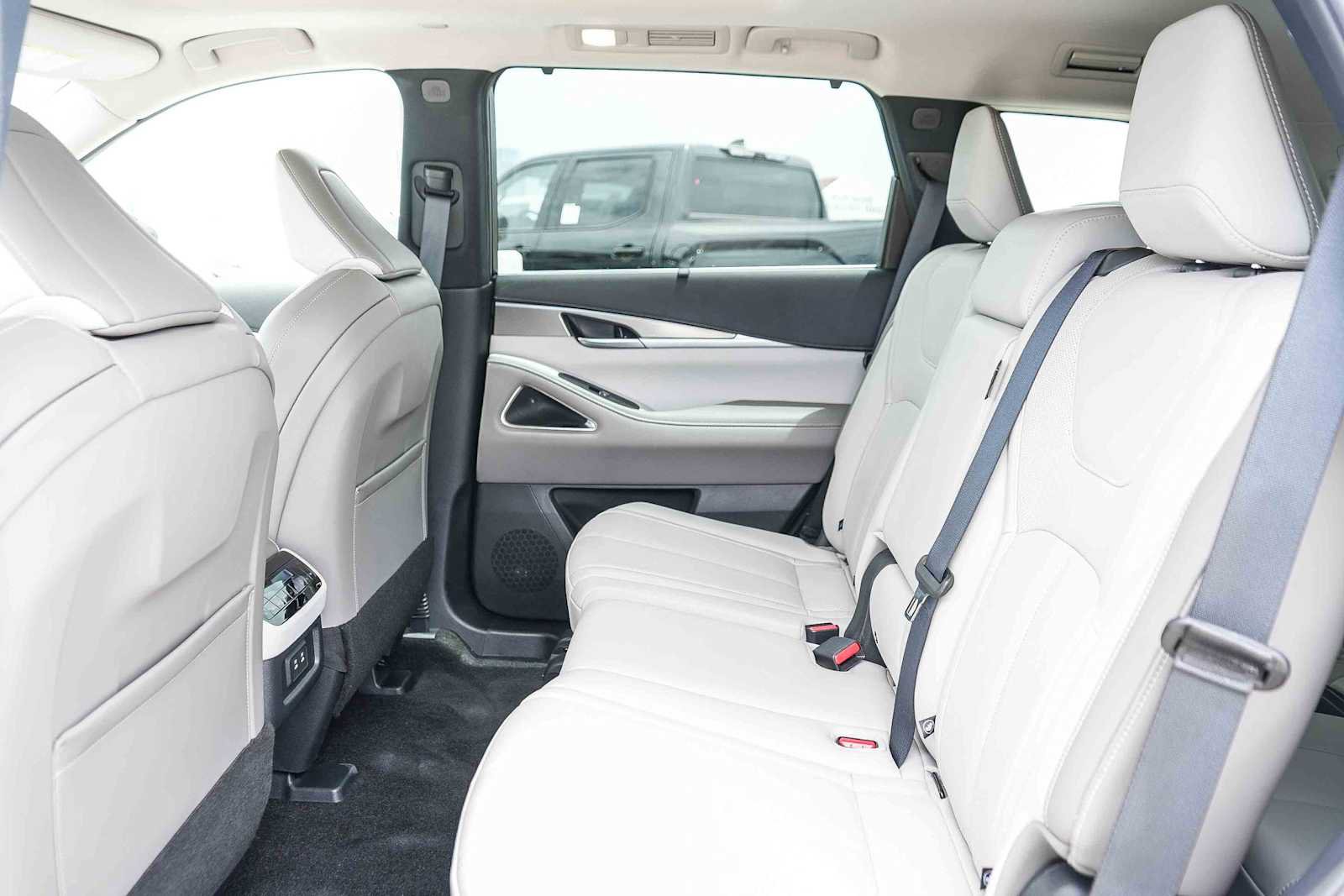 Used 2026 INFINITI QX60 Luxe w/ Cargo Package FWD image 19