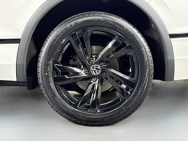 Certified 2023 Volkswagen Tiguan SE R-Line AWD/4WD image 35