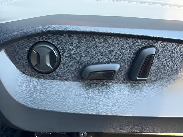 Used 2025 Volkswagen Taos SE image 20